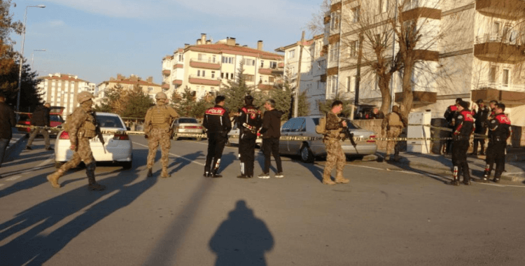 Husumetli gruplar arasında karakol çıkışında silahlı kavga: 4 yaralı