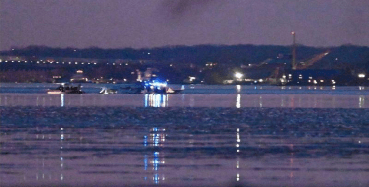 ABD'deki uçak kazasından sonra bölgede helikopter uçuşları yasaklandı