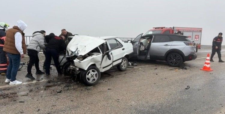Cip ile çarpışan Fiat Tofaş kağıt gibi ezildi: 1 ölü, 2 yaralı