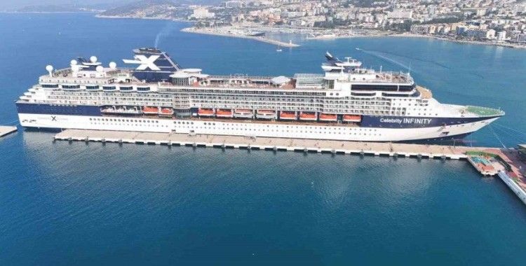 Kuşadası’na Şubat ayının ilk kruvaziyer gemisi 2 bin 161 turist getirdi
