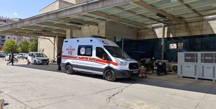 Siirt’te 2 otomobil çarpıştı, 3 kişi yaralandı
