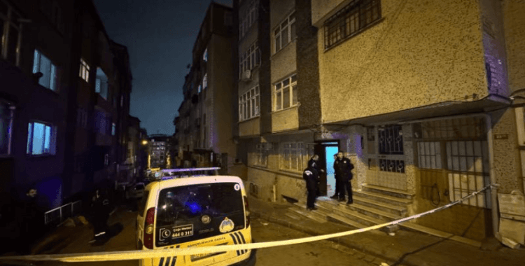 İstanbul'da kolonlarında çatlaklar oluşan bina tahliye edildi