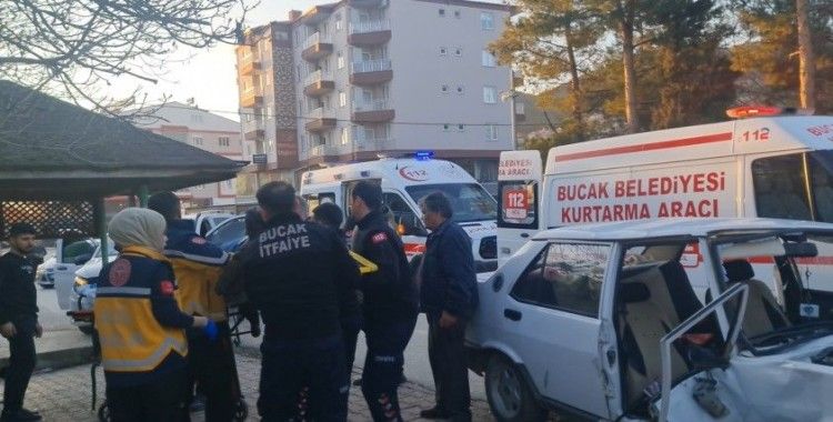 Burdur'da 3 aracın karıştığı kazada 9 kişi yaralandı