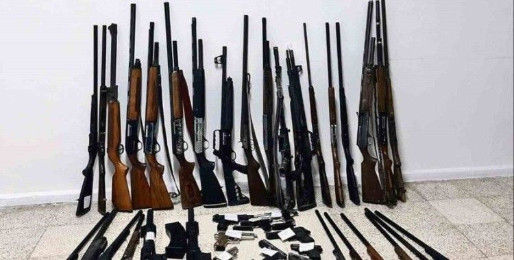 Milas’ta çok sayıda tüfek ve kurusıkı tabanca ele geçirildi
