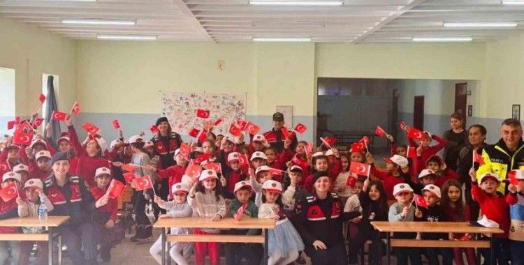 Koçarlı’da jandarma ekipleri öğrencilerle buluştu
