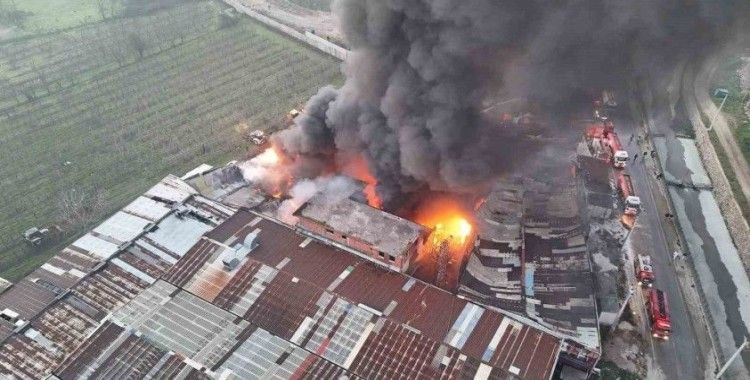 Yanan geri dönüşüm fabrikası ruhsatsız çıktı
