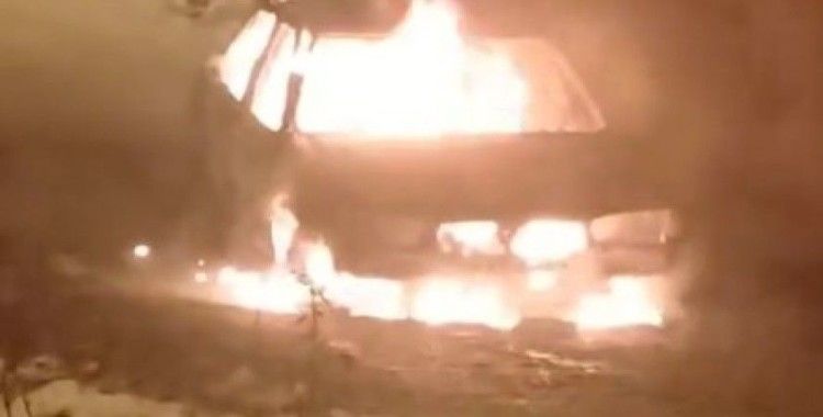Kastamonu’da seyir halindeki otomobil alev alev yandı
