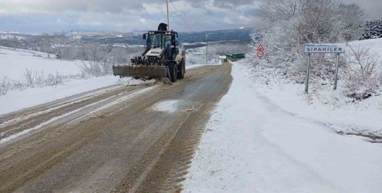 Kırsalda yolların kapanmaması için ekipler seferber
