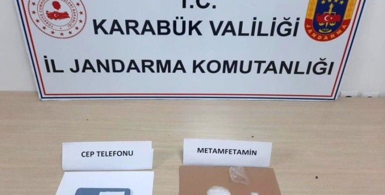 Uyuşturucuyu makatına saklayarak kurtulmaya çalıştı
