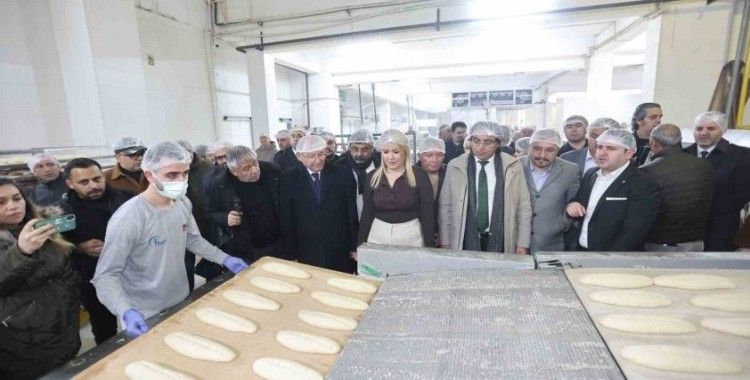 Ege’nin en büyük entegre ekmek üretim tesisi Merkezefendi’de açıldı
