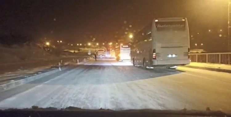 Yoğun kar yağışı nedeniyle Sivas’ta ulaşımda aksamalar yaşanıyor
