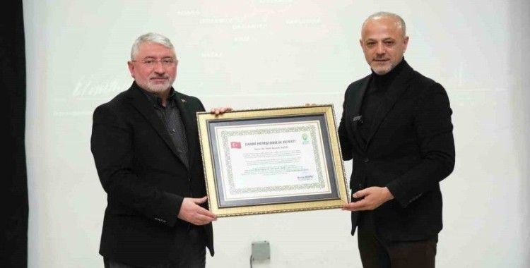 Başkan Aşgın’a yalnız bırakmadığı Afşin’de fahri hemşehrilik beratı verildi
