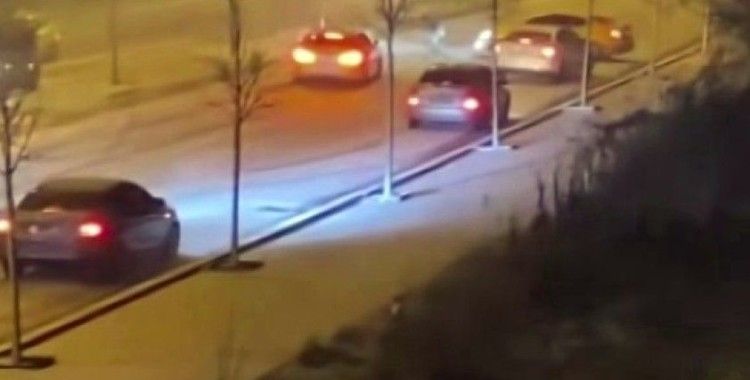 Sakarya’da kar yağışı hayatı felç etti: Kazalar peş peşe geldi, onlarca araç yollarda kaldı
