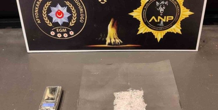 Polis takibe aldığı şahsı uyuşturucu madde ve hassas teraziyle yakaladı
