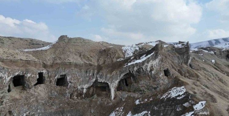 Iğdır’daki Tuz Mağaraları kış aylarında ziyaretçilerini ağırlıyor
