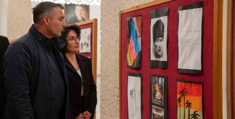 Manavgat’ta depremzede çocukların eserleri sergilendi
