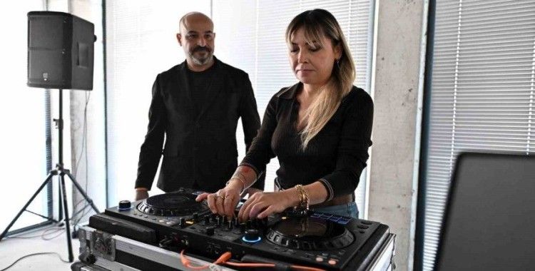 Muratpaşa Belediyesi’nden genç yeteneklere DJ atölyesi
