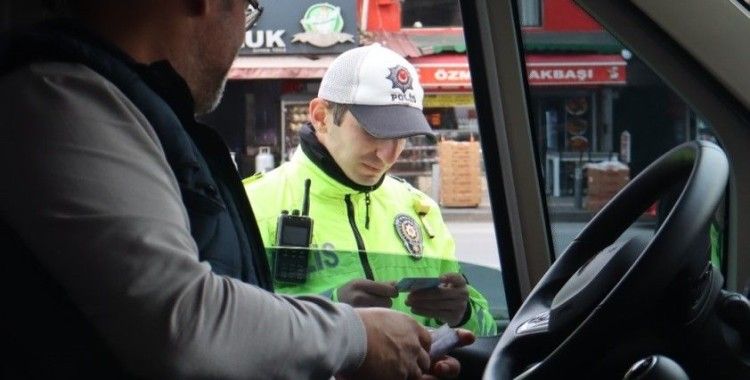 İzmir’de okul servislerine sıkı denetim: 38’i trafikten men edildi

