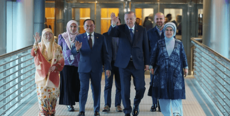 Cumhurbaşkanı Erdoğan'dan Malezya'da Petronas İkiz Kuleleri'ne ziyaret