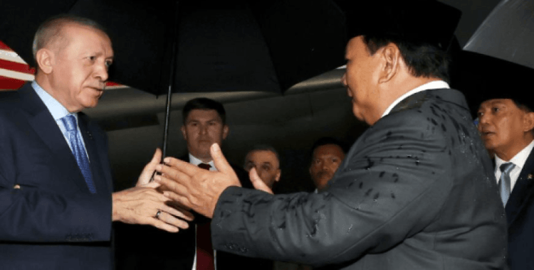 Cumhurbaşkanı Erdoğan, Endonezya'da top atışlarıyla karşılandı