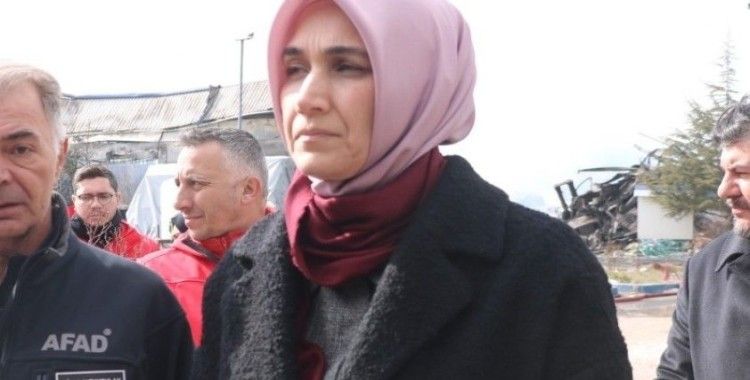 Vali Yiğitbaşı’ndan 18 saattir yanan fabrikada yürütülen söndürme çalışmalarıyla ilgili açıklama:
