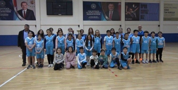 Tavşanlı Çınar Spor Kulübü U18 Kız Basketbol Takımı kupa töreni düzenledi
