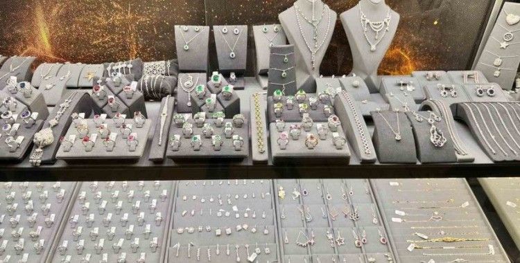 Sevgililer Günü öncesi Kapalıçarşı’da alışveriş hareketliliği başladı
