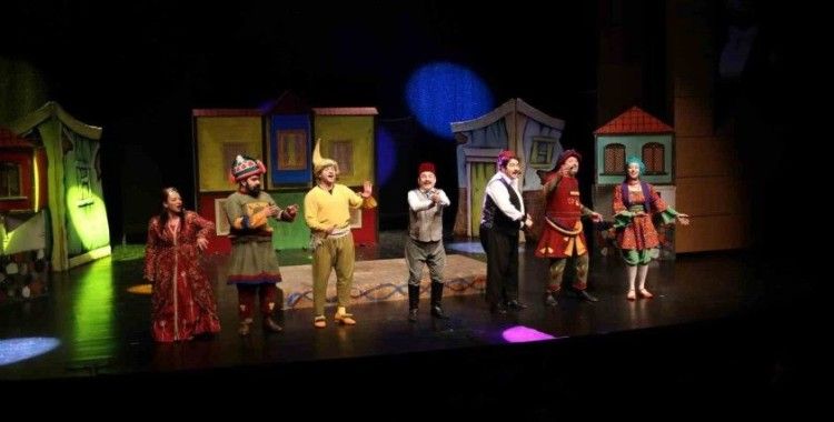 "Karagöz Müze Bekçisi" oyununa çocuklardan yoğun ilgi
