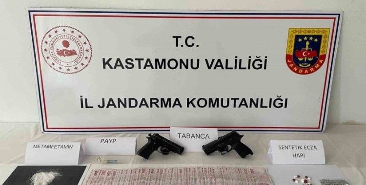 Kastamonu’da zehir tacirlerine geçit yok: 2 gözaltı
