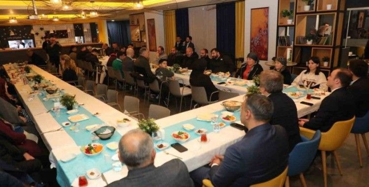 Vali Aydoğdu, maden kazasında hayatını kaybeden işçilerin aileleriyle bir araya geldi
