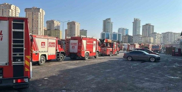 Ataşehir’de sebze halinde korkutan yangın
