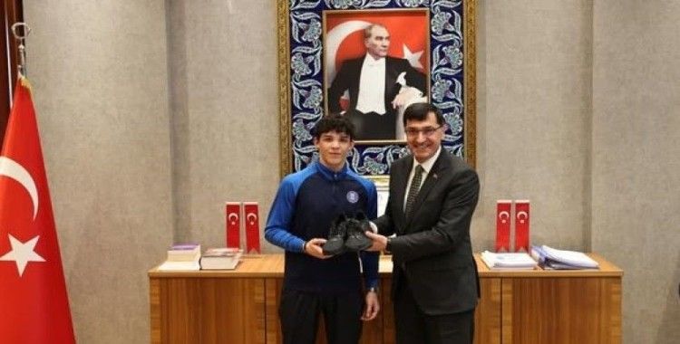 Başkan Eyüp Kahveci’den şampiyon güreşçi Said Ada’ya tebrik
