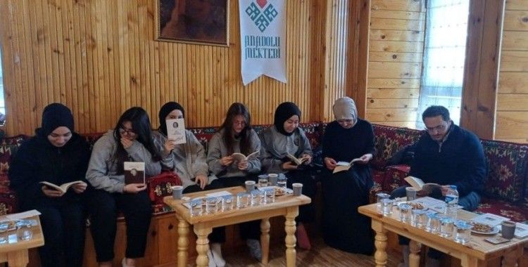 Bayburt’ta ’Anadolu Mektebi Yazar Okumaları’ toplantısı gerçekleştirildi
