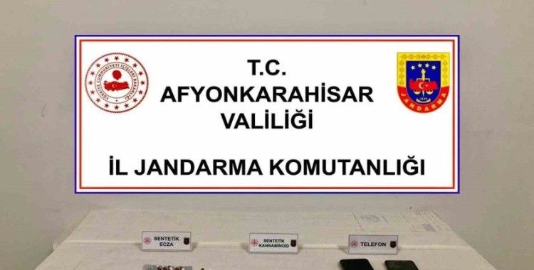 Uyuşturucu ile yakalanan iki kişi gözaltına alınan
