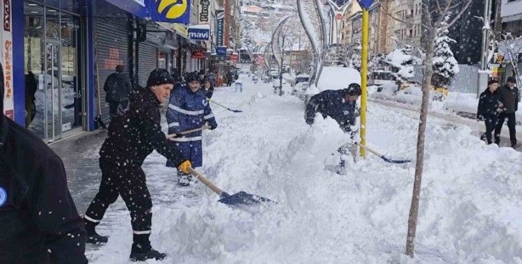 Hakkari Belediyesinden karla mücadele seferberliği
