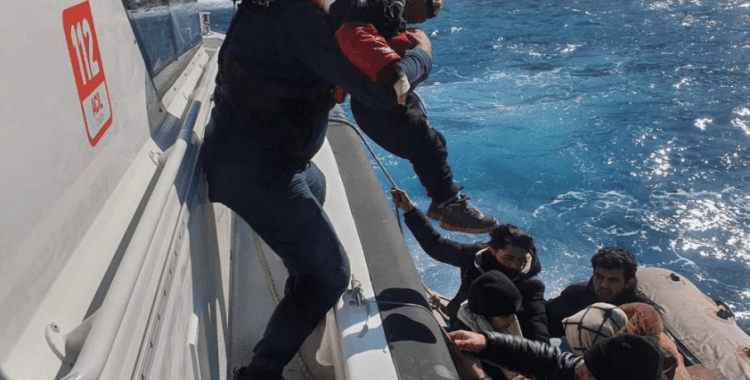 Marmaris Taşlıca'da 3'ü çocuk 13 düzensiz göçmen kurtarıldı