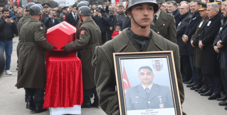 Şehit uzman çavuş İzmir'de son yolculuğuna uğurlandı