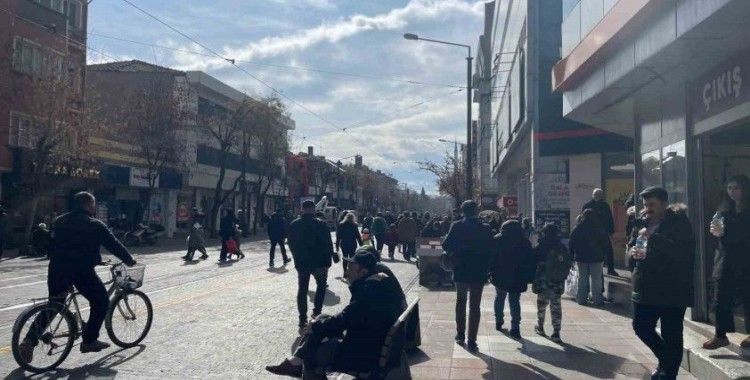 Eskişehirliler, açık havanın tadını çıkarttı
