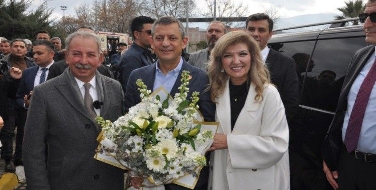 CHP Genel Başkanı Özgür Özel'den Salihli ziyareti