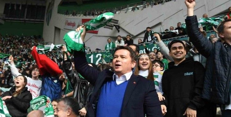 Başkan Aydın, Bursaspor’un maçını öğrencilerle birlikte izledi

