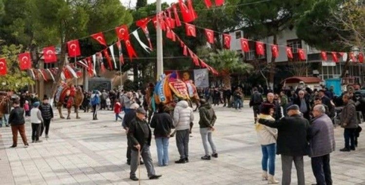 Poyracık’ta 5. Geleneksel Folklorik Deve Gösterisi Festivali heyecanı
