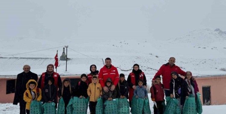 Kızılay’ın yardım eli çocuklara uzandı
