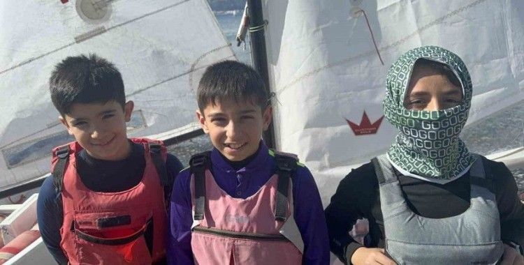 Marmaris’in minik yelkencileri Türkiye şampiyonasına hazırlanıyor
