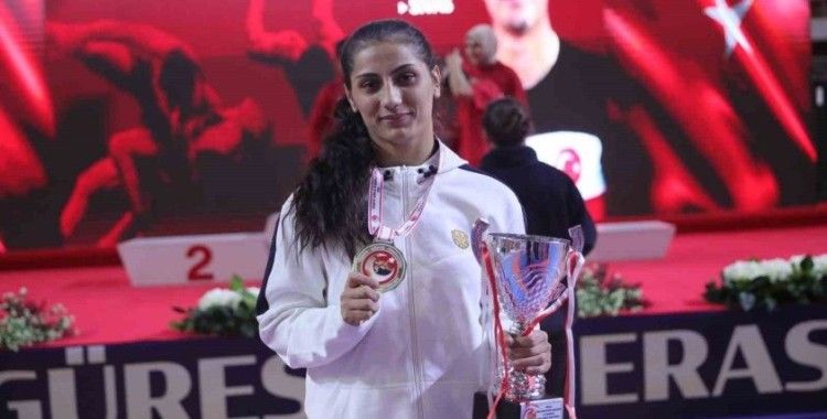 Kozanlı güreşçi Türkiye şampişonu oldu
