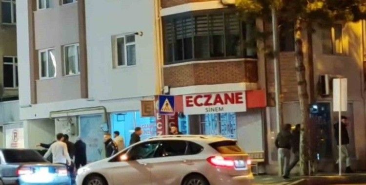 Yumrukların havada uçuştuğu kavgada silah sesleri yükseldi... O anlar kamerada
