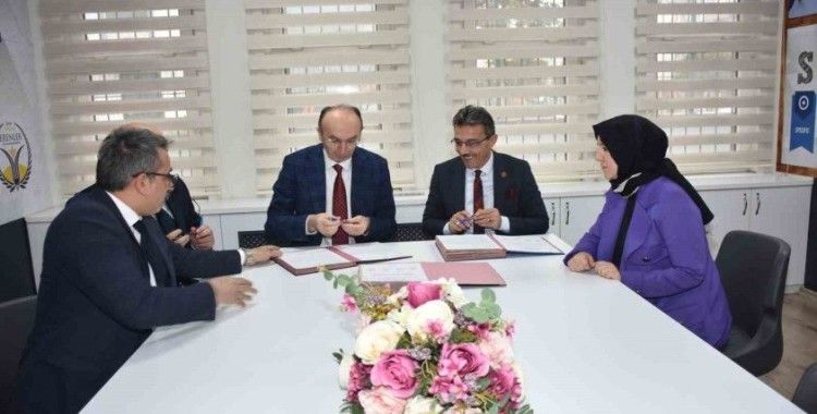 Erenler’de, ‘Spor ve Sanatta Başarı İş Birliği ile Gelecek’ protokolü imzalandı
