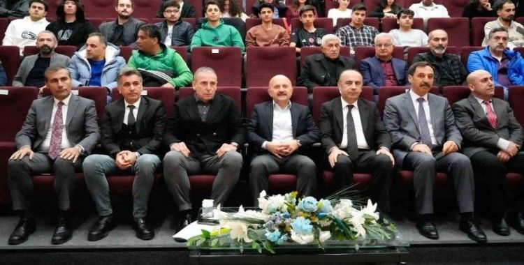 "Futbolda yeni trendler ve liderlik" başlıklı söyleşi düzenlendi
