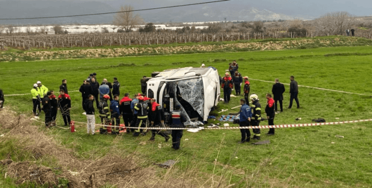 İzmir'den Denizli'ye turnuvaya gelen öğrenciler kaza yaptı: 2 ölü, 26 yaralı