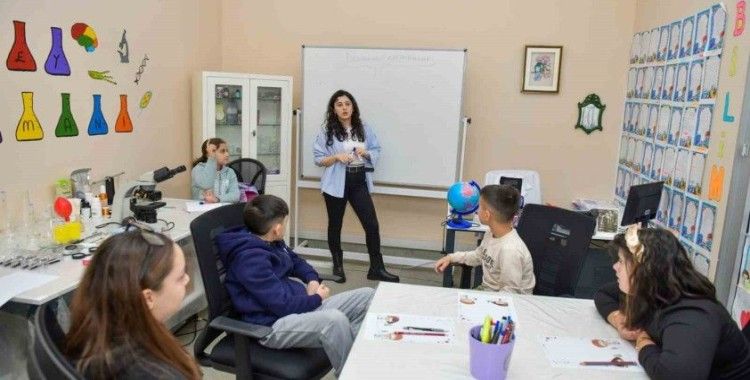 Esenyurt Belediyesi’nden özel çocuklara bilim atölyesi
