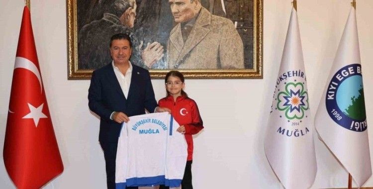 Büyükşehir Sporcusu Masa Tenisi’nde dünya dördüncülüğüne yükseldi
